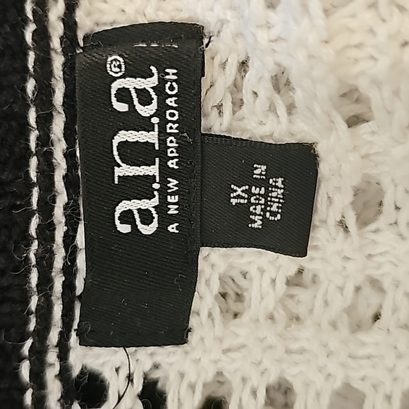 a.n.a a new approach white black color block lose knit sweater Plus 1X - Picture 6 of 7